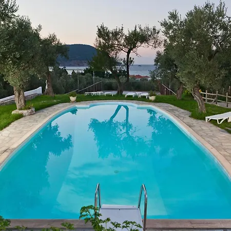 Nikos Del Sol سكوبيلوس تاون